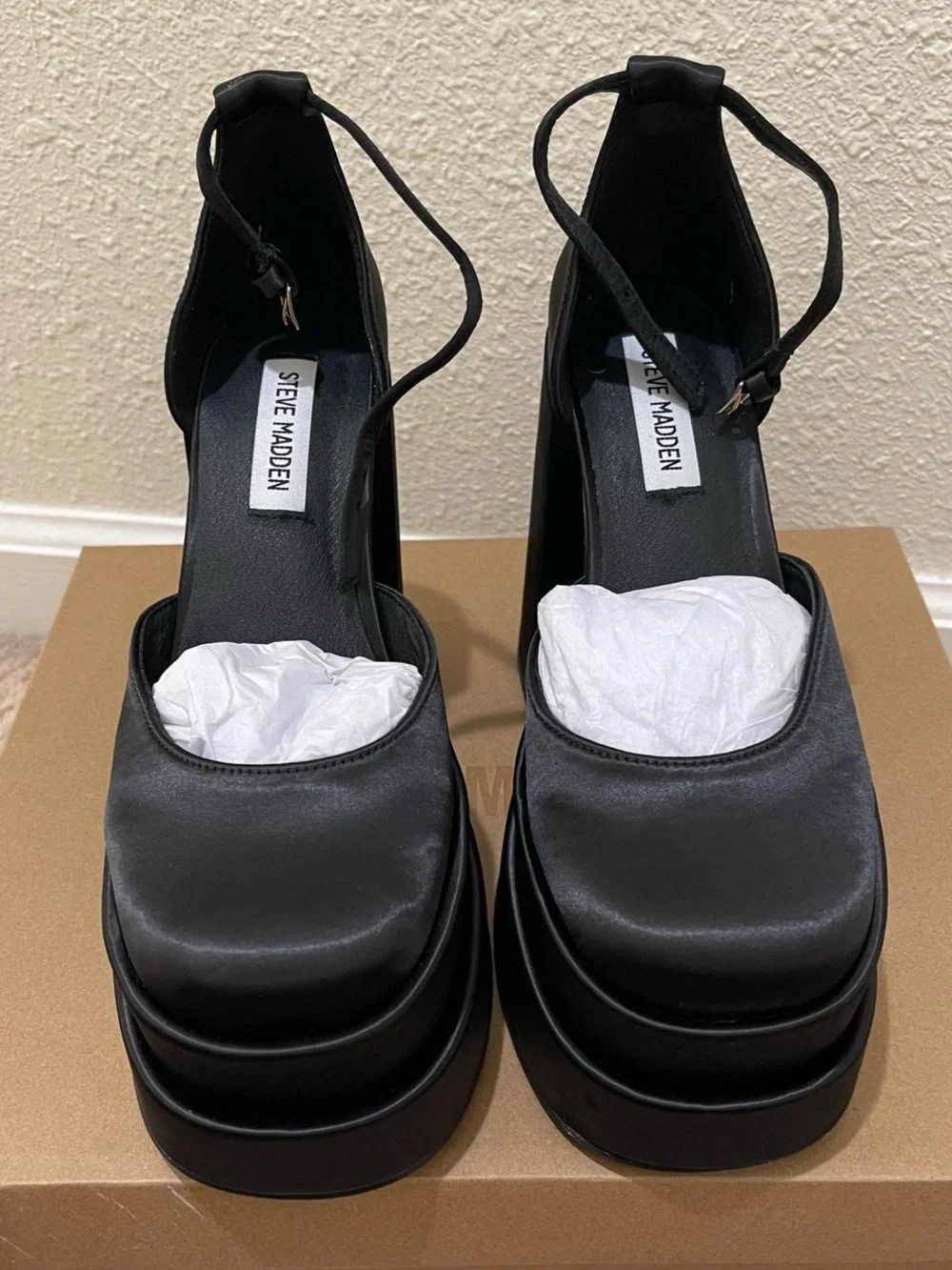 Steve Madden Black Platform Mary Jane Charlize Pumps